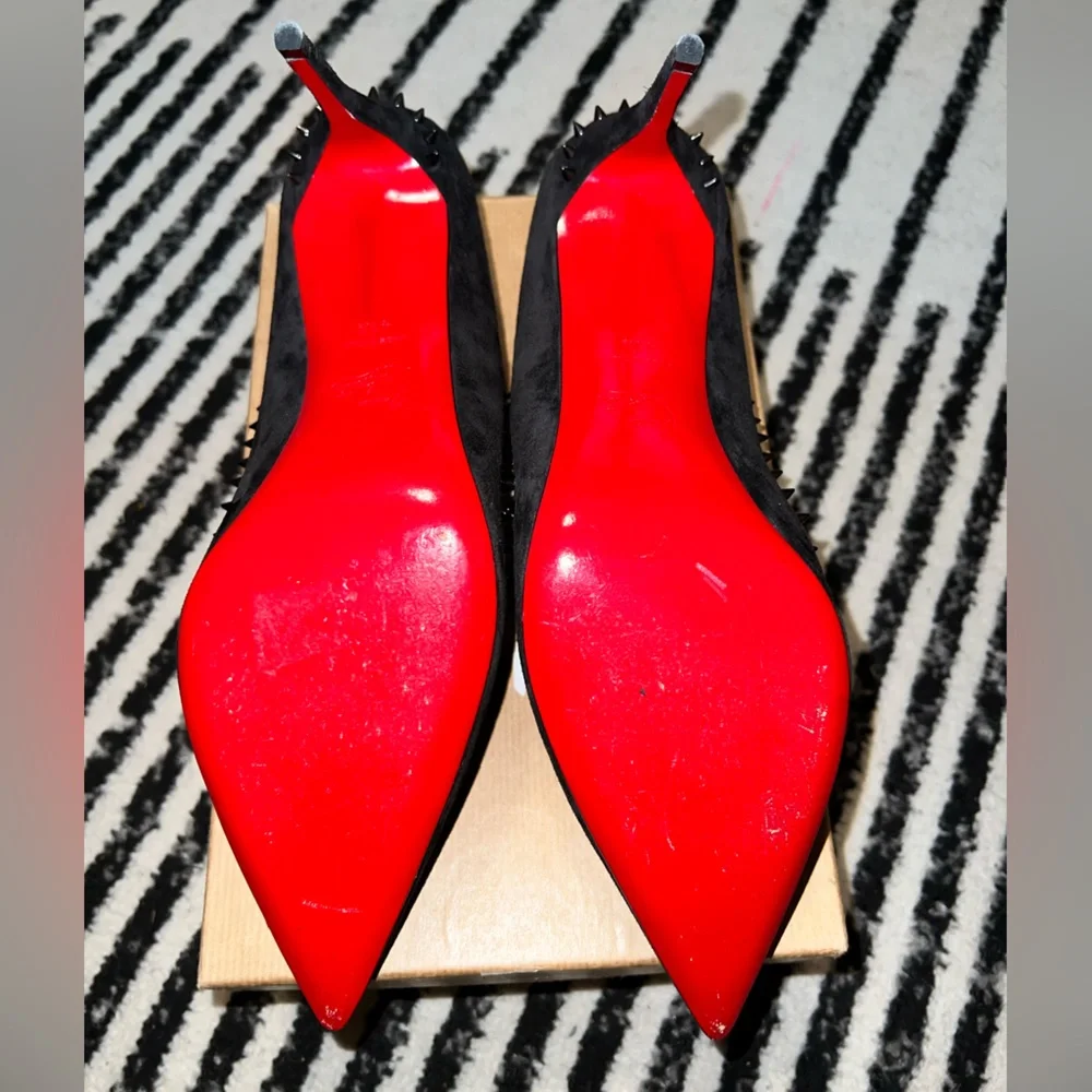 Classic pump with edgy punk twist! Gunmetal spike embellishments w/ 85 mm heel! - Picture 6 of 6